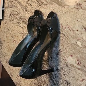 Stuart Weisman heels with bow detail